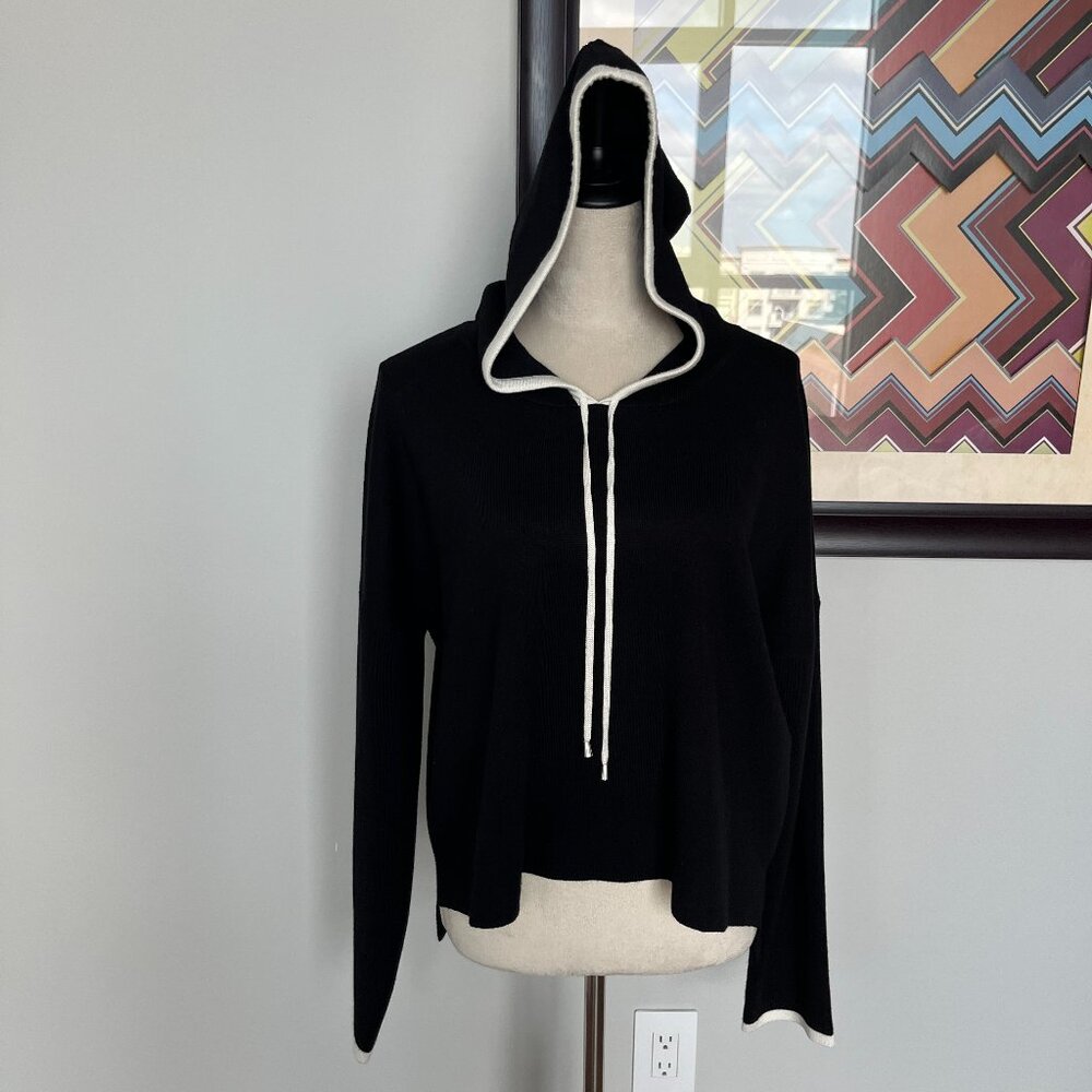 Cyrus NWOT Black and White Hoodie Sweater L